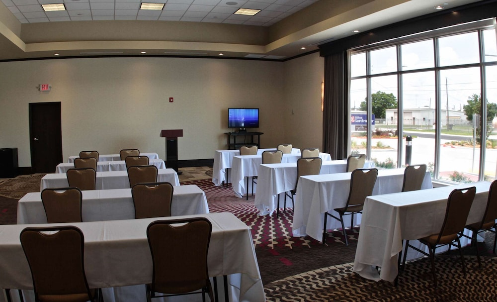 Hilton Garden Inn Victoria - photo 42