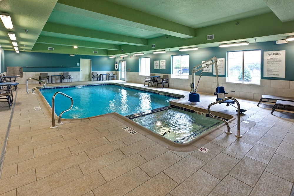 Holiday Inn Express & Suites Manhattan by IHG - photo 21