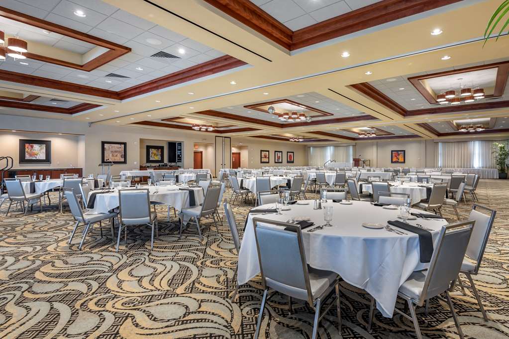 Best Western Plus Oswego Hotel and Conference Center - photo 9