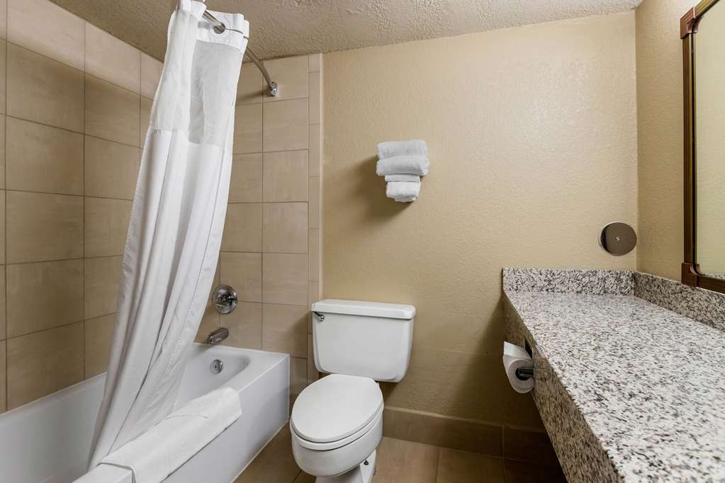 Quality Inn & Suites Des Moines Merle Hay Road - photo 25