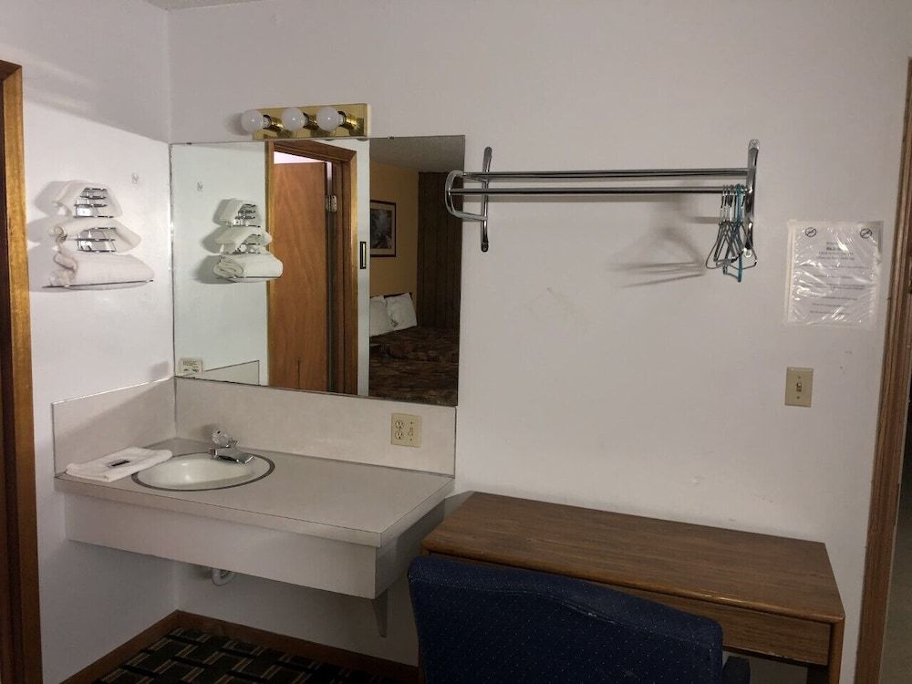 Big 12 Motel Broken Bow NE - photo 2