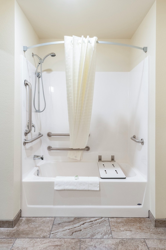Cobblestone Hotel & Suites Appleton International Airport - photo 30
