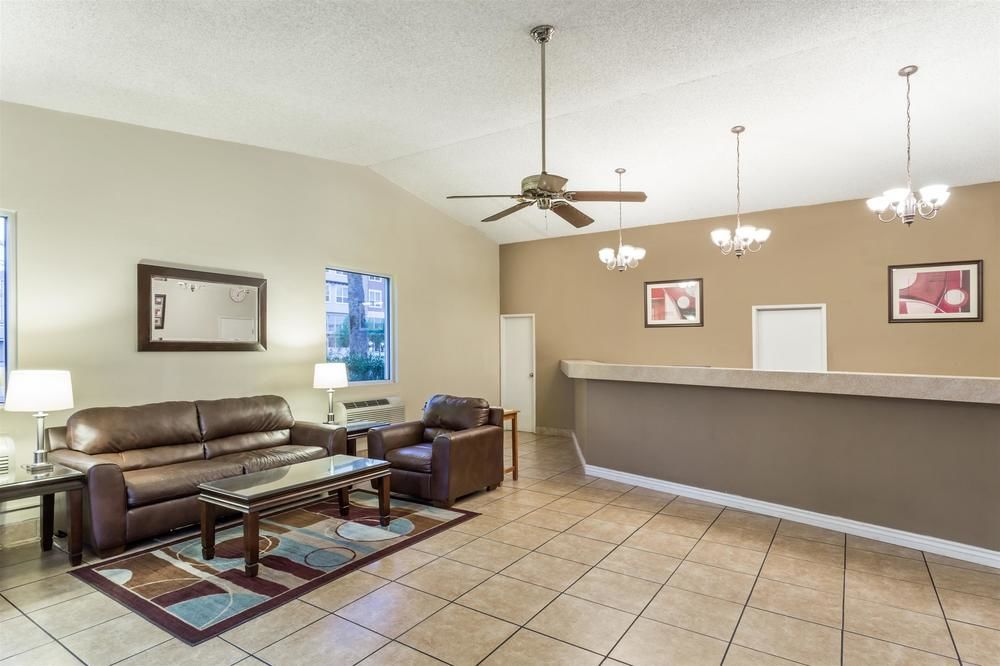Super 8 by Wyndham Tempe ASU Airport - photo 12