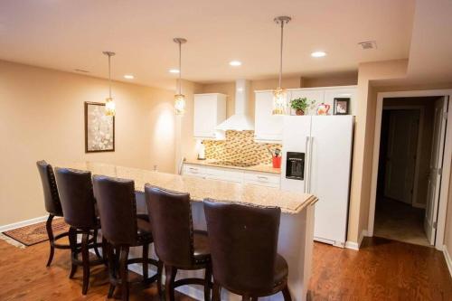 Charming Apartment on Oak — 4-Star Luxury Hotel in Cookeville, United States