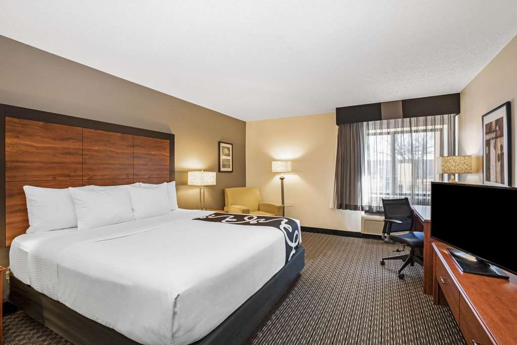 La Quinta Inn & Suites by Wyndham N Little Rock McCain Mall - photo 31