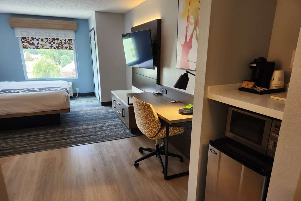 La Quinta Inn & Suites by Wyndham Warner Robins Robins AFB - photo 15