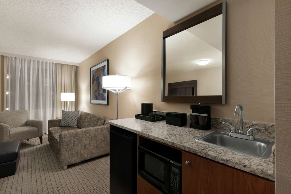 Embassy Suites by Hilton Cincinnati RiverCenter - photo 26