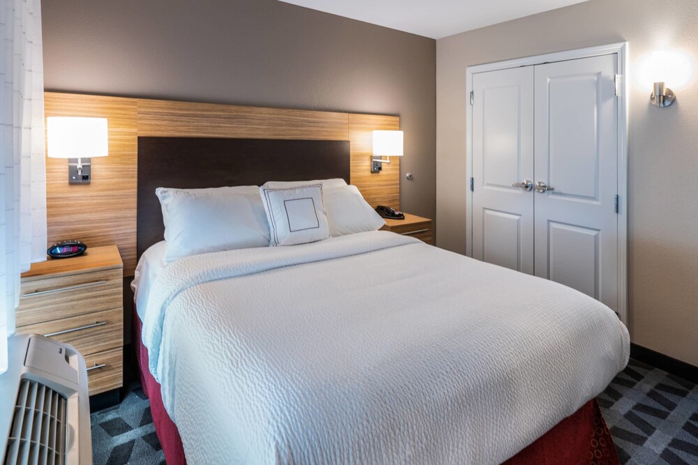 TownePlace Suites by Marriott Milwaukee Oak Creek - photo 15