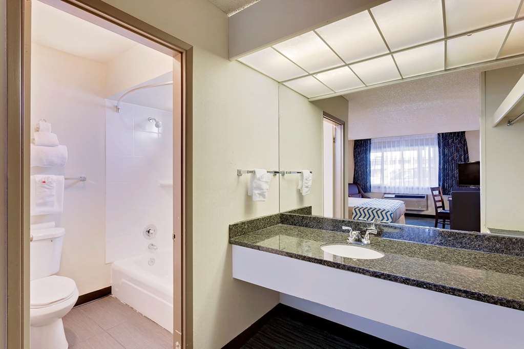 Travelodge by Wyndham Aberdeen - photo 13