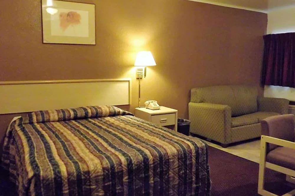Travelodge by Wyndham Farmington - photo 10