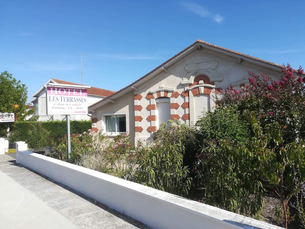 Hôtel Les Terrasses in Le Verdon-Sur-Mer, France