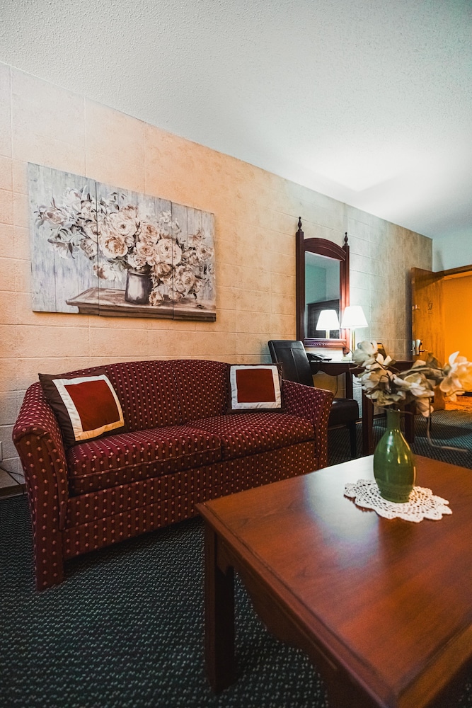 Wrangler Inn - photo 3