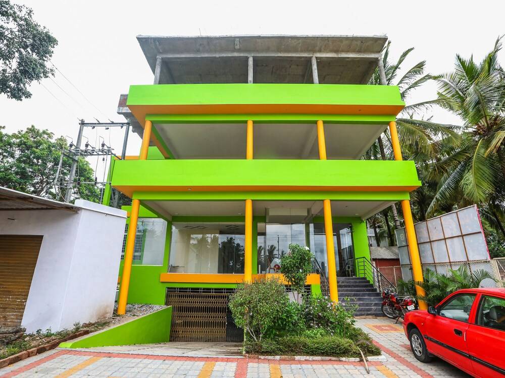 Oyo 15843 Sj Residency in Shrirangapattana, India