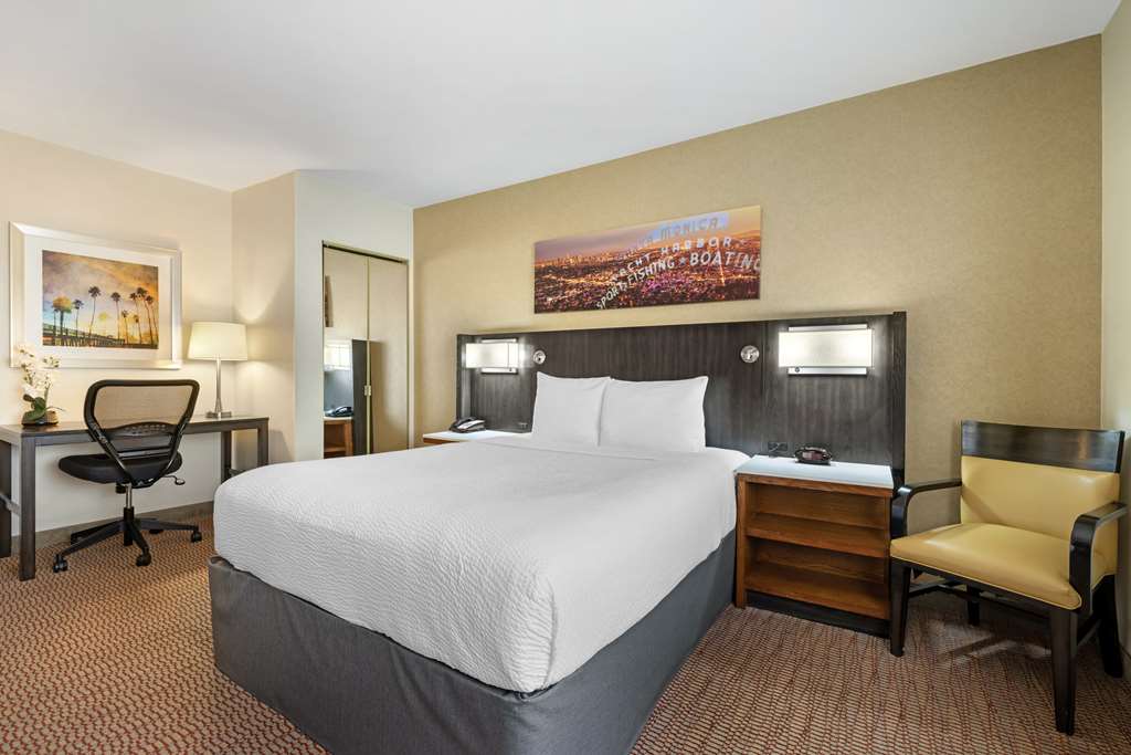 Best Western Royal Palace Inn & Suites - photo 19