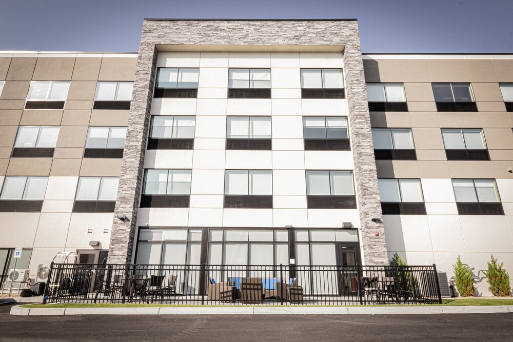 Holiday Inn Express & Suites Boston South Randolph by IHG - photo 68