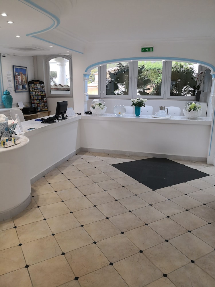 Hôtel La Calanque in Cavalaire-Sur-Mer, France