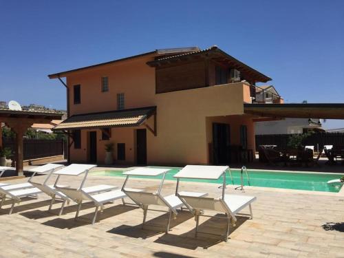 Jolie villa avec piscine privée — 4-Star Luxury Hotel in Porto Empedocle, Italy
