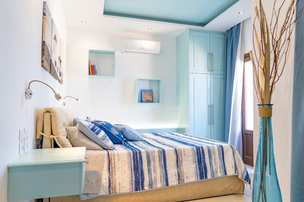 Theoxenia Suites & Apartments — 4-Star Luxury Hotel in Fry, Greece