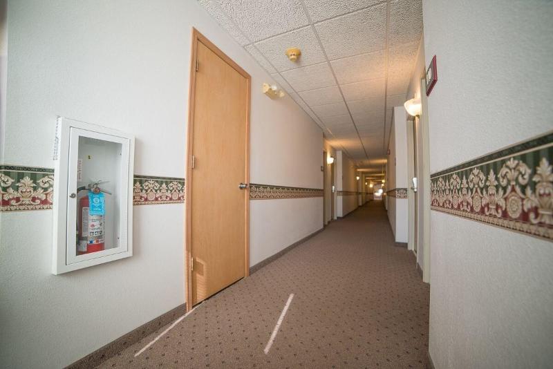 River Valley Inn & Suites - photo 10