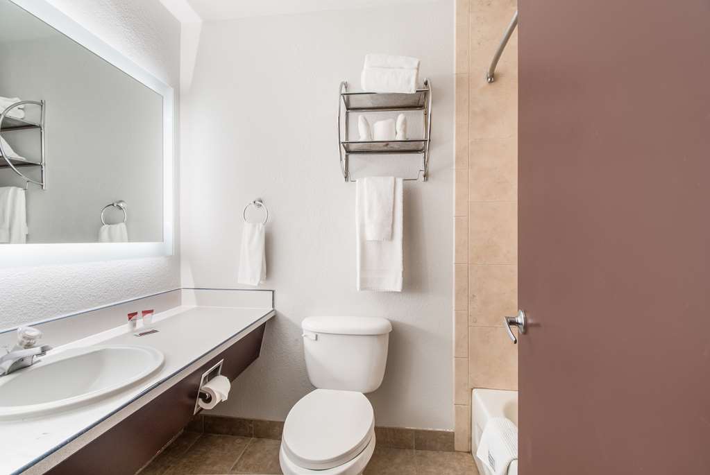 Red Lion Inn & Suites Vancouver - photo 30