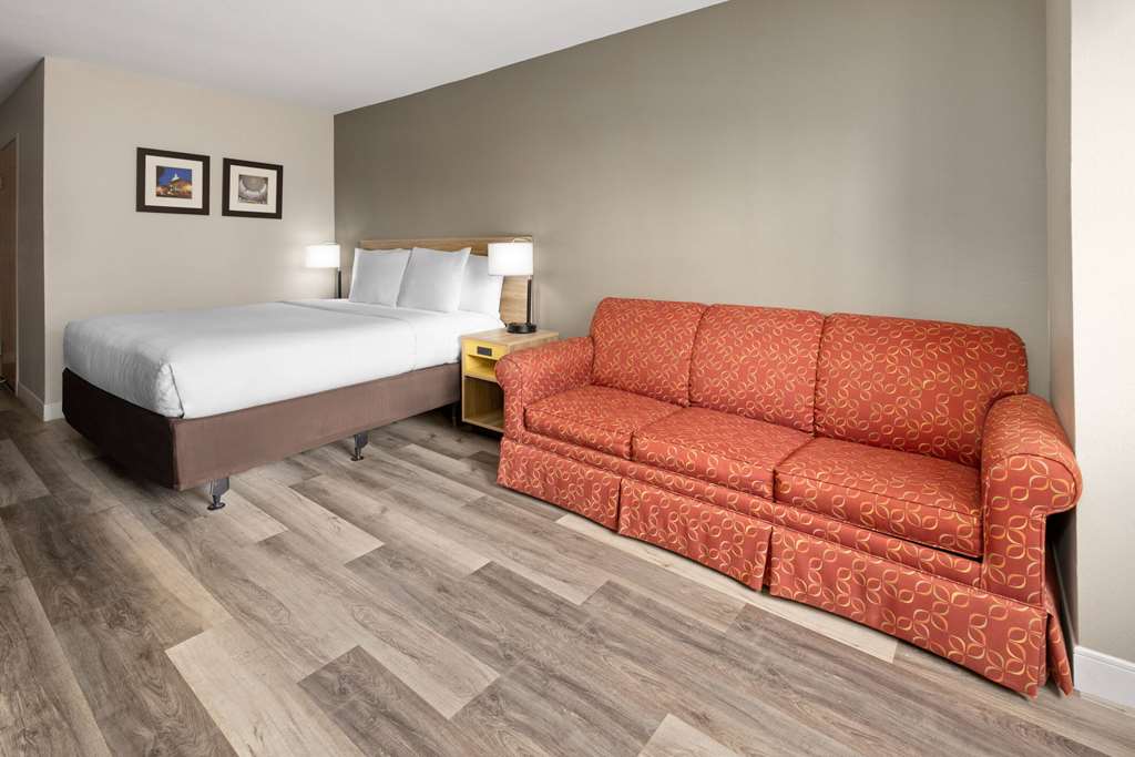 Days Inn by Wyndham Jackson Downtown - photo 13