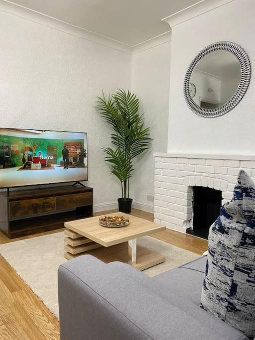 House in Medway — 4-Star Luxury Hotel in Gillingham, United Kingdom
