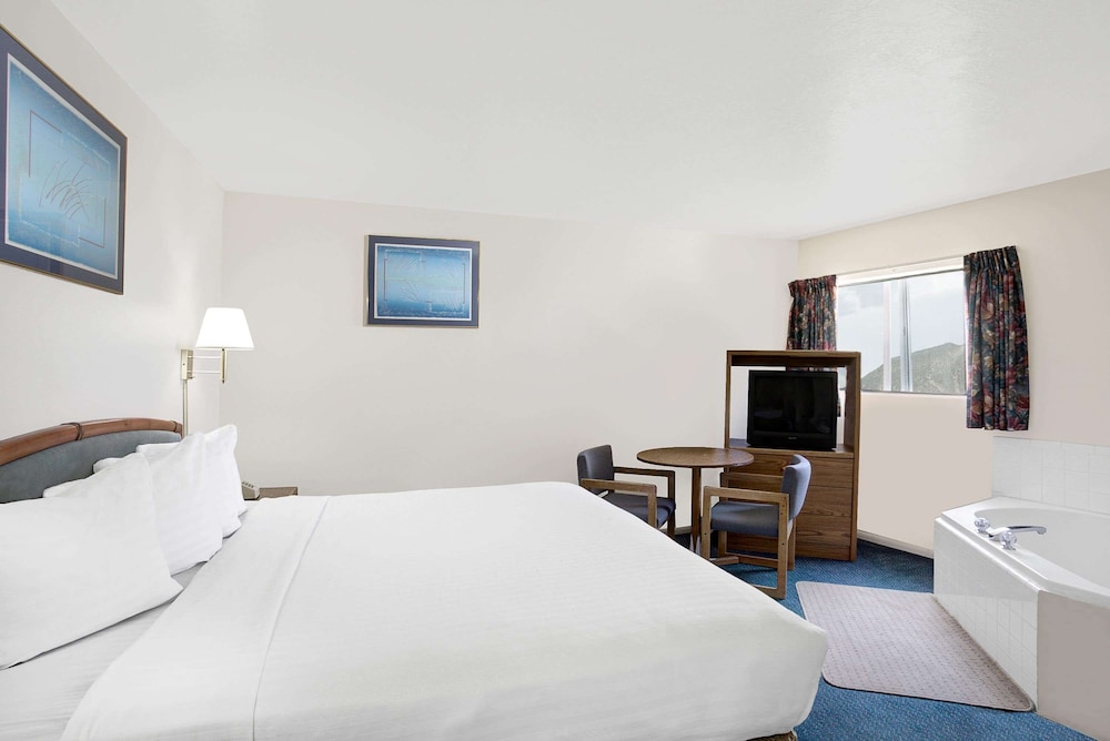 Travelodge by Wyndham Cedar City - photo 9
