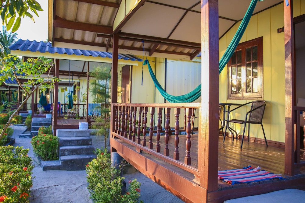 Crystal white sand resort in Ko Pha Ngan, Thailand