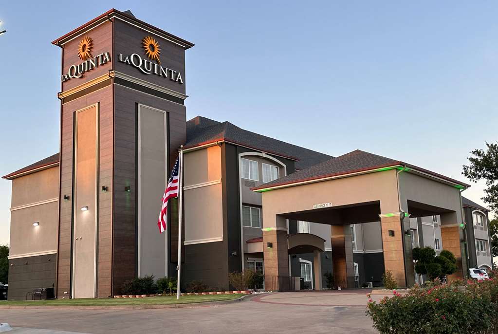 La Quinta Inn & Suites by Wyndham Sulphur Springs - photo 2