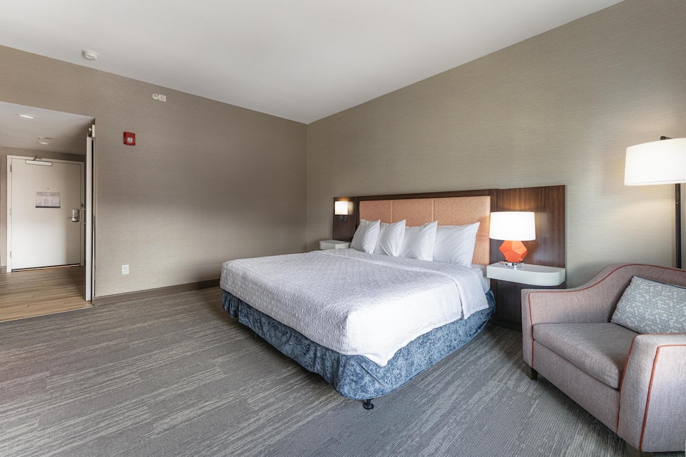 Hampton Inn & Suites Logan - photo 20