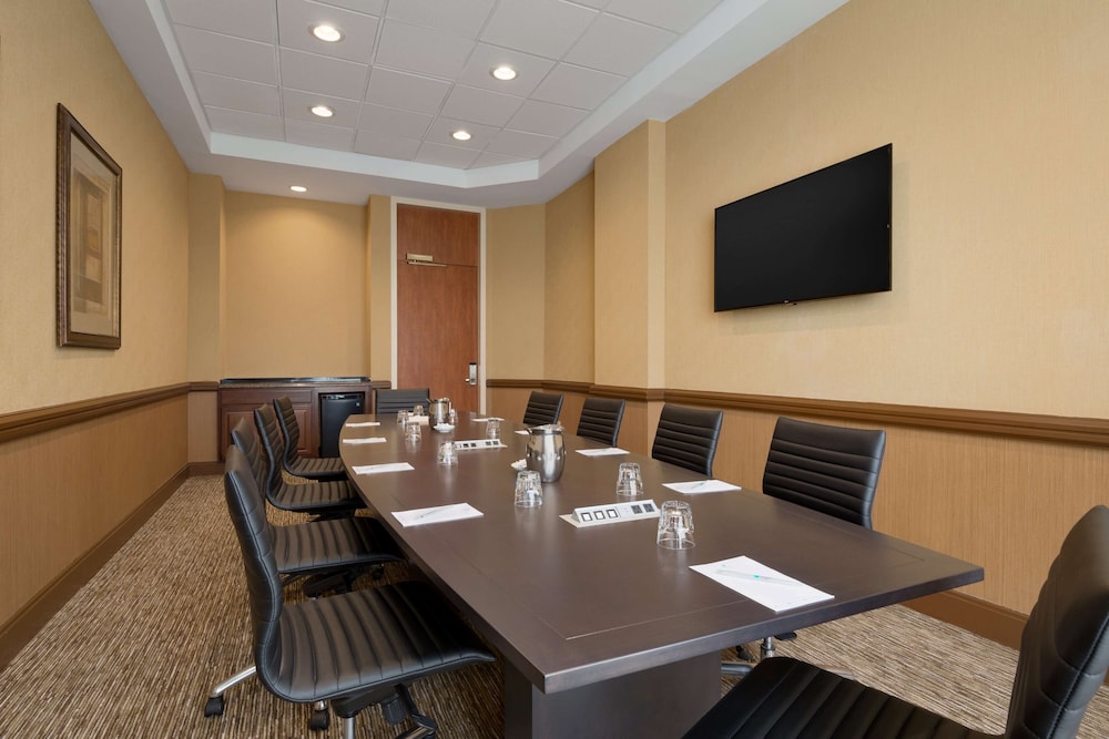 Embassy Suites by Hilton Baltimore at BWI Airport - photo 37