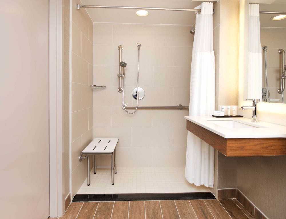 Embassy Suites by Hilton Seattle North Lynnwood - photo 35