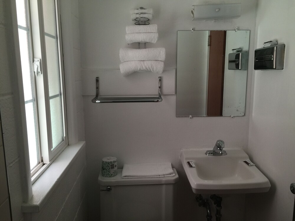 Mid Town Motel - photo 10