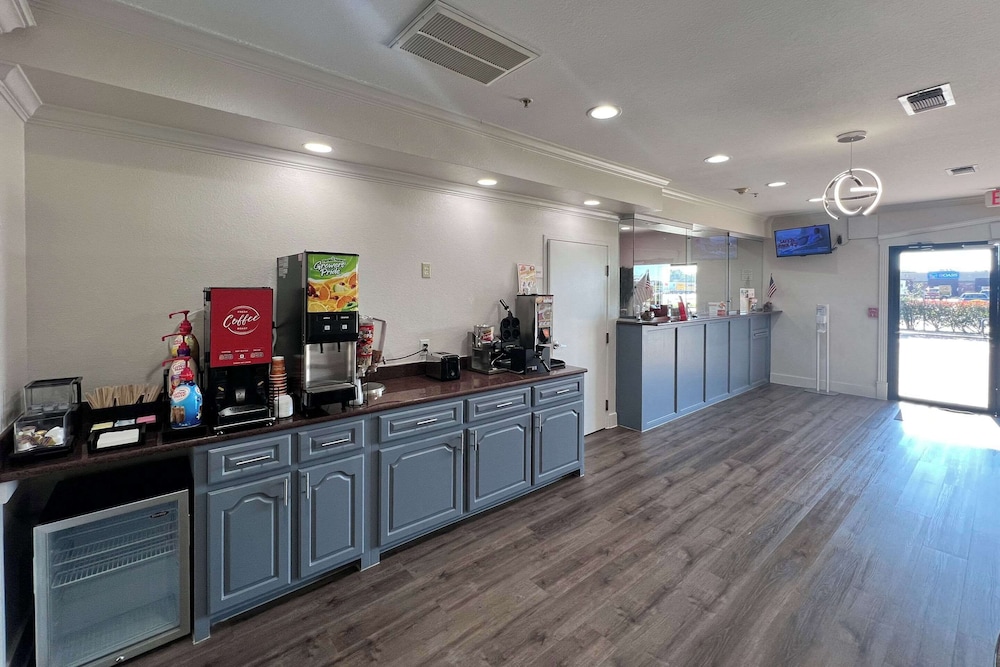 Econo Lodge Beaumont I 10 South - photo 23