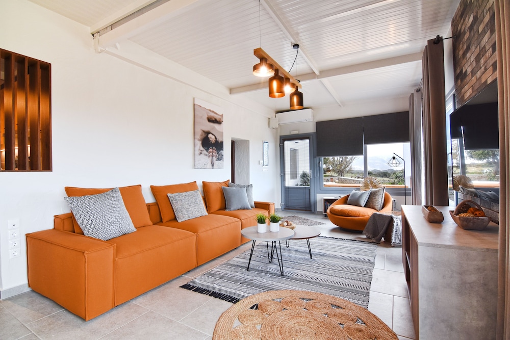 Nino's Country House — 4-Star Luxury Hotel in Milos, Greece
