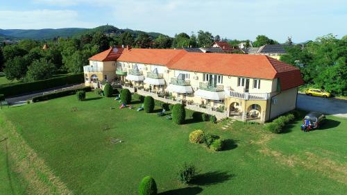 Karát Panzió - last minute hotel in Unknown City