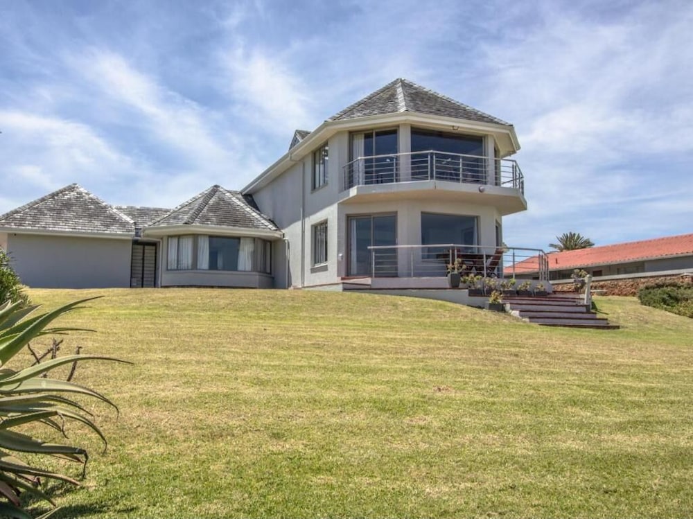 Sandbaai Country House — 4-Star Luxury Hotel in Hermanus, South Africa