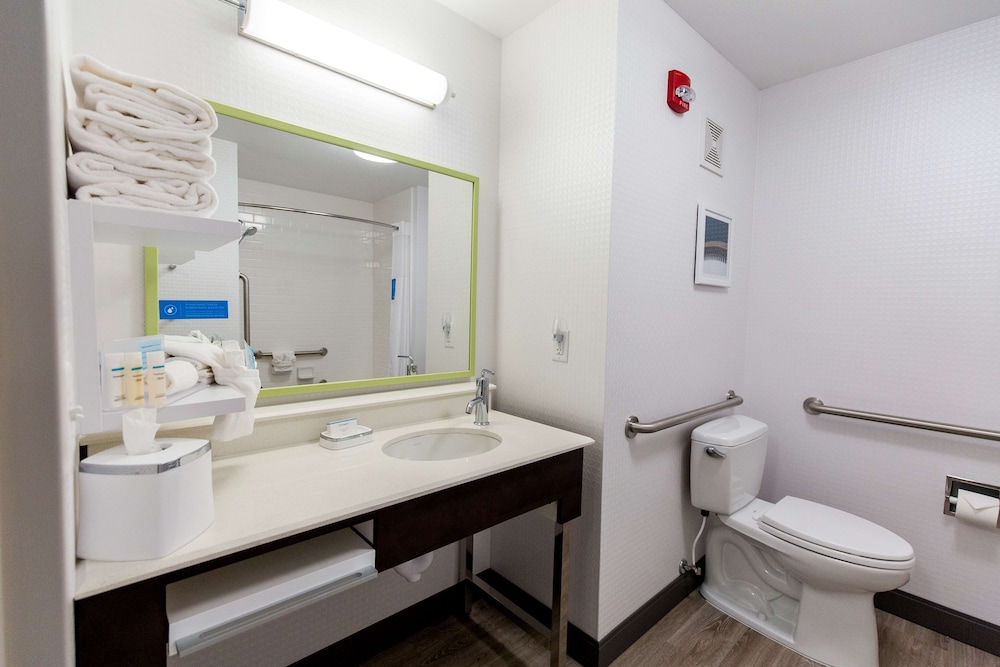 Hampton Inn Bismarck - photo 22