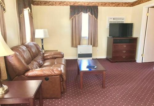 Exit 5 Motel and Cottages - photo 102