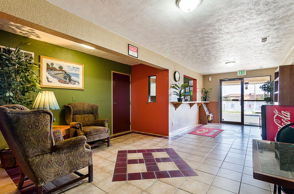 Econo Lodge Interstate 35 Exit 183 - photo 7