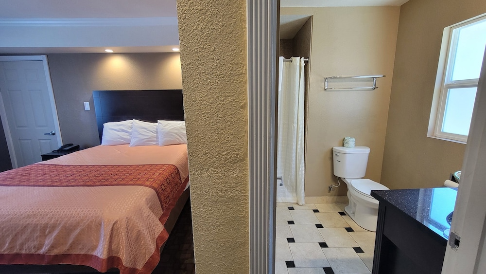 Marinwood Inn & Suites - photo 25