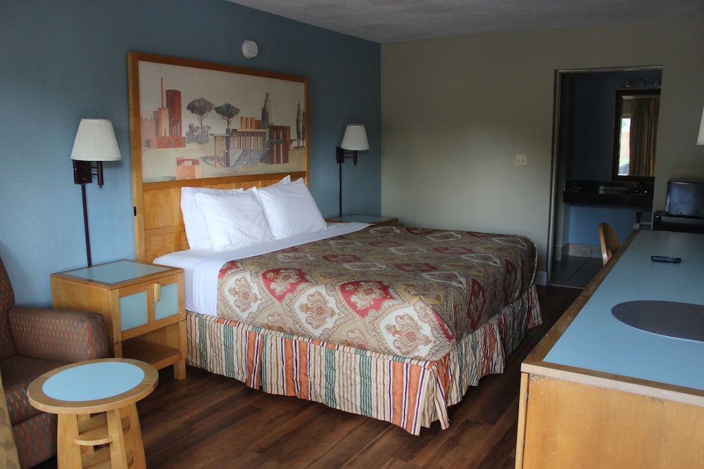 Tampa Inn Near Busch Gardens - photo 12
