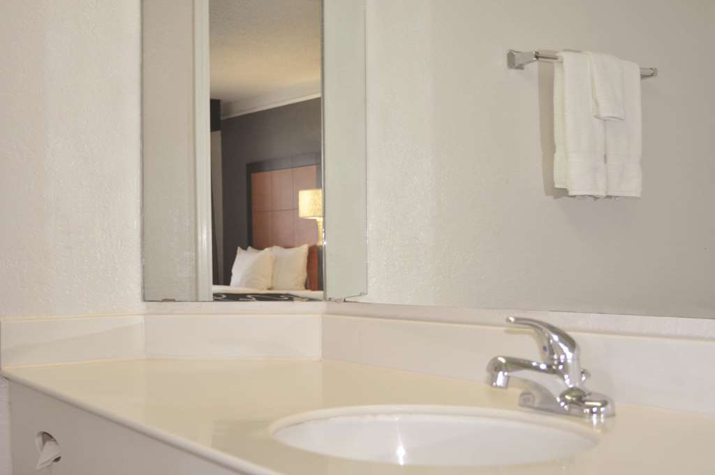 La Quinta Inn by Wyndham Dallas Uptown - photo 29