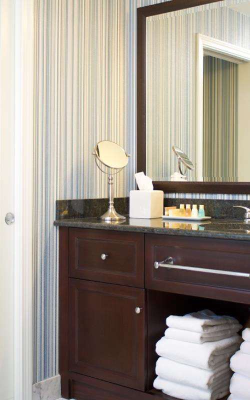 Newport Beach Hotel & Suites - photo 10