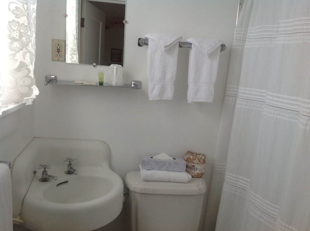 Bridgeport Inn - photo 34