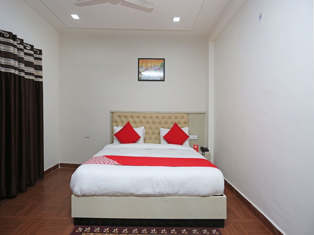 Oyo 10536 Hotel Raj Rani in Bareilly, India