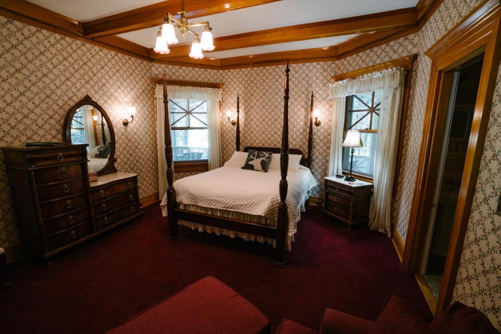 McCloud Hotel - photo 18