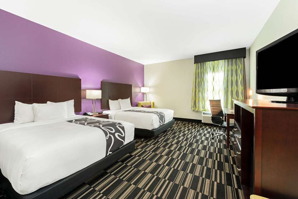 La Quinta Inn & Suites by Wyndham Bridge City - photo 15