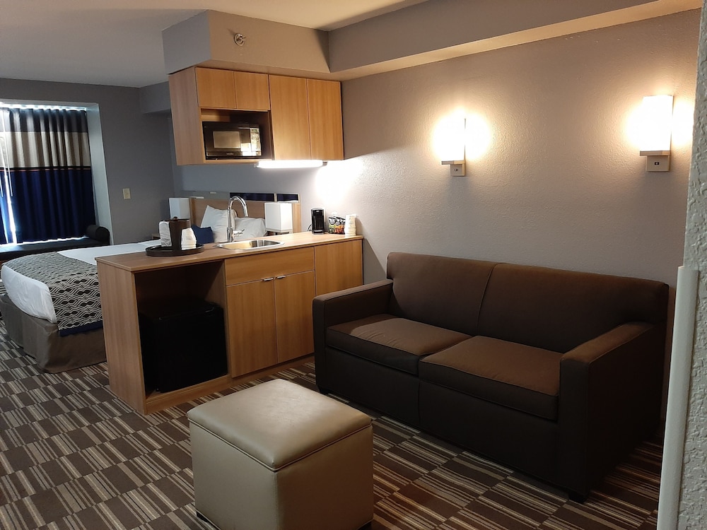 Starkville Inn & Suites - photo 18