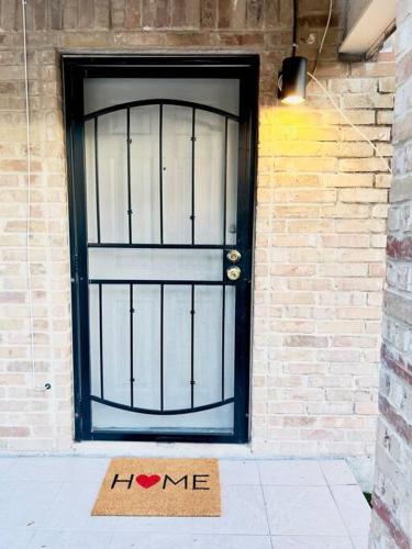 Retro Place 2 bedroom & 1 bathroom GREAT VALUE — Eagle Pass — photo 3
